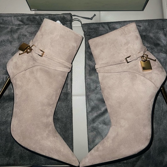 Tom Ford Padlock Pointed Toe Heel bootie - Picture 11 of 16